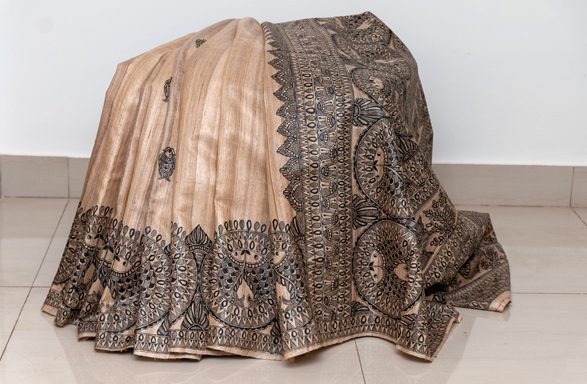 Monochrome Majesty-Earthy Beige with Black 2