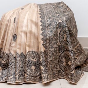 Monochrome Majesty-Earthy Beige with Black