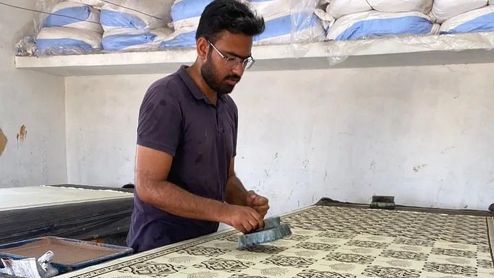 Ajrak (Gujarat, Sindh - cross-border heritage)